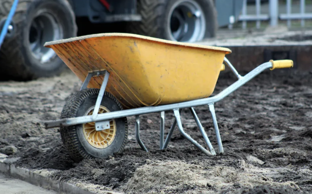 How Many Cubic Yards in A Wheelbarrow?