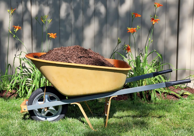 How Many Cubic Feet Are in A Yard of Mulch And Wheelbarrows Usage?